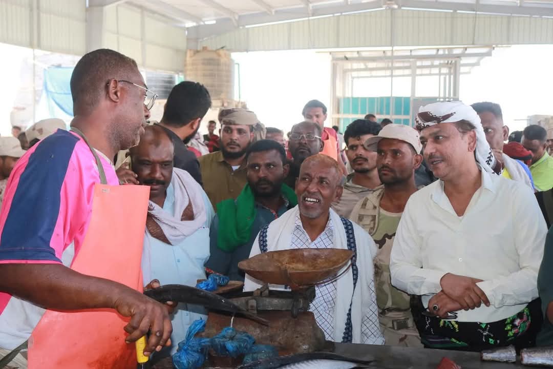 فادي باعوم في سوق الصيد بالمكلا